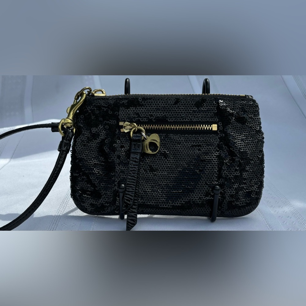 Coach Poppy EUC Sequins Wristlet